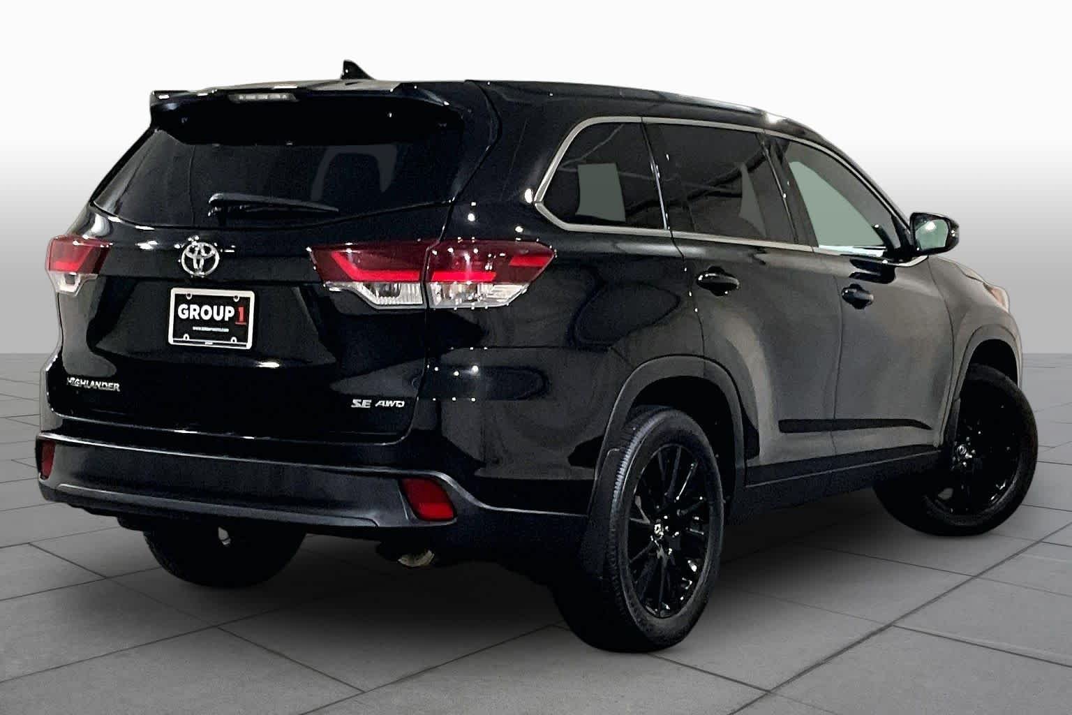 Used 2019 Midnight Black Metallic Toyota SE image 12