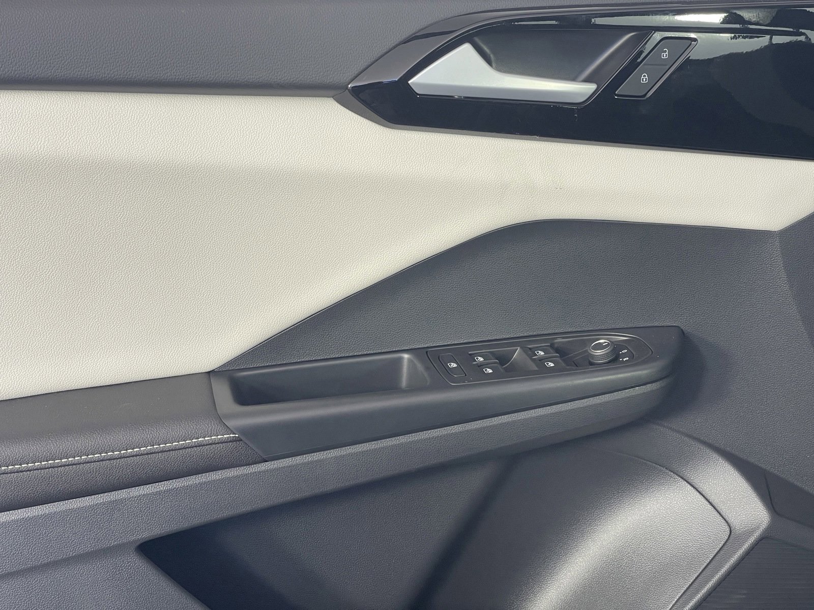 2025 Volkswagen Taos S - Photo 19