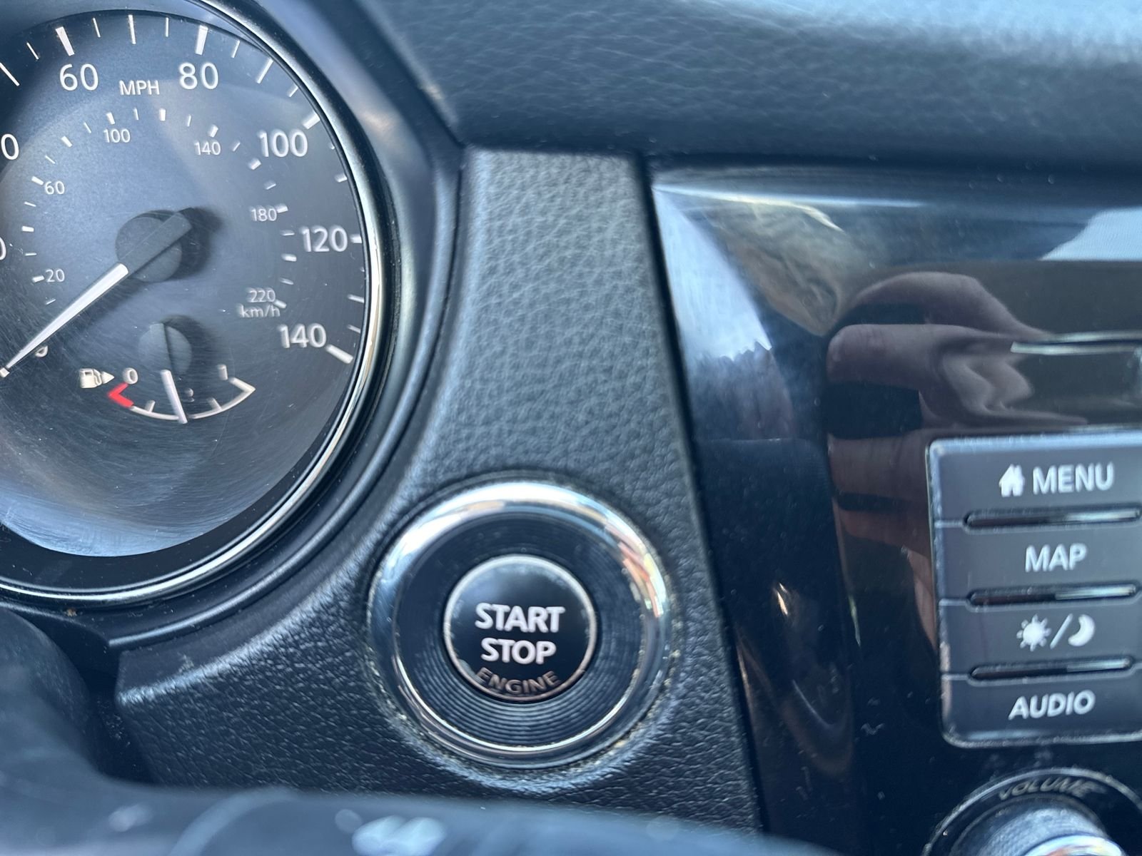 Used 2022 Gun Metallic Nissan SL image 18