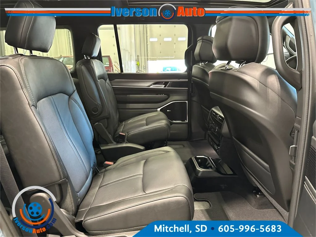 New 2026 Steel Blue Exterior Paint Jeep Limited Altitude image 32