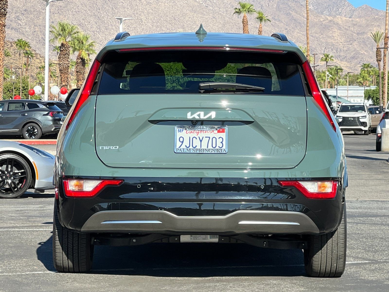 Certified Used 2023 Green Kia Wind image 4