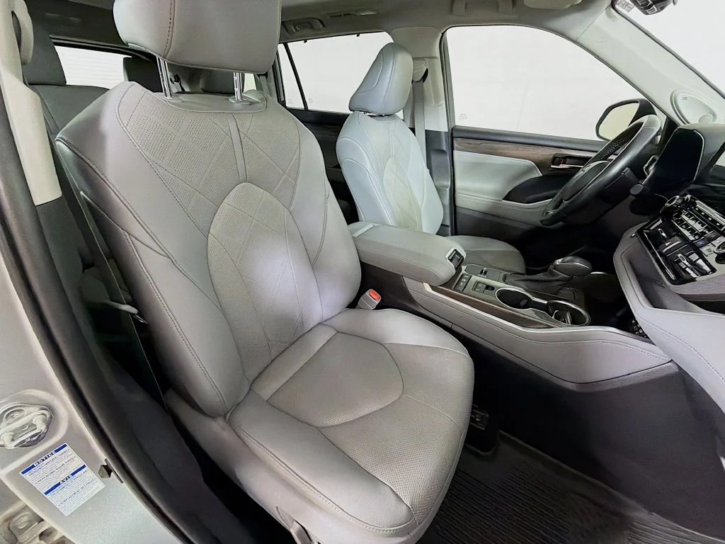 Certified Used 2022 Silver Toyota Platinum image 29