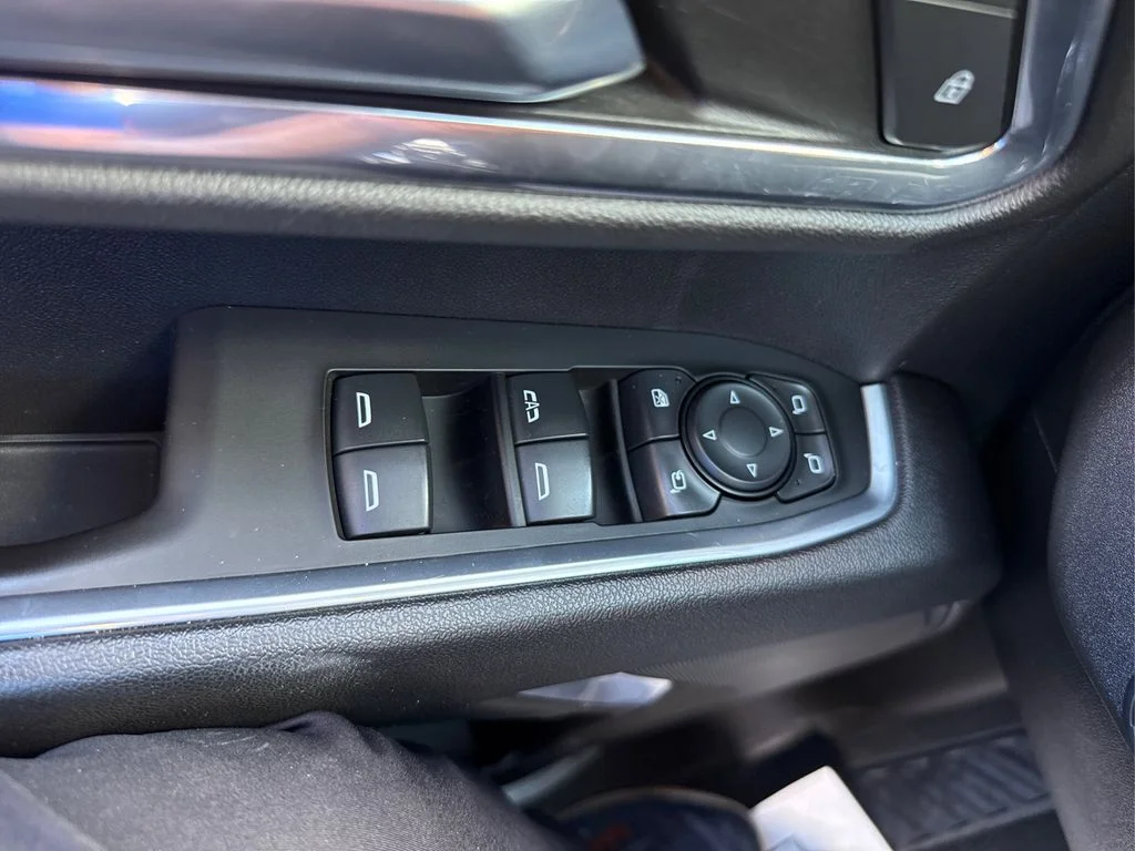 Used 2024 Summit White Chevrolet LT image 35