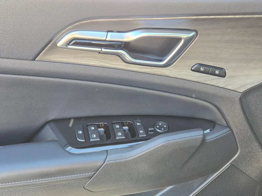 Used 2023 Shadow Matte Gray Kia X-Line Prestige image 17