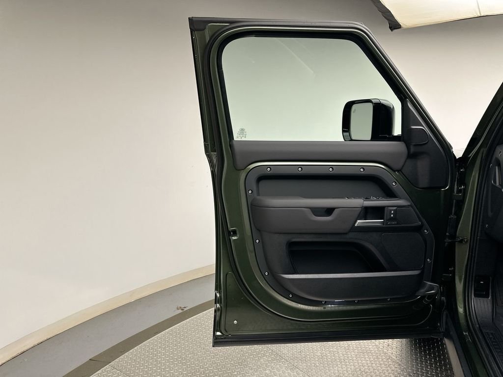 New 2026 Woolstone Green Land Rover S image 11
