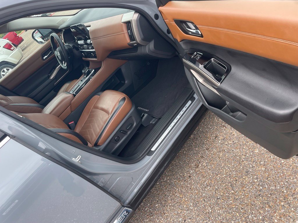 Used 2024 Gray Nissan Platinum image 21