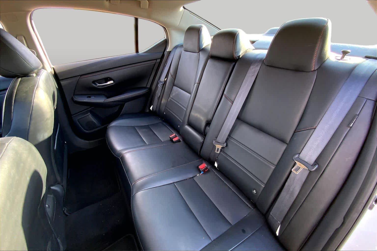 Used 2025 Aspen White Tricoat/Super Black Nissan SR image 21