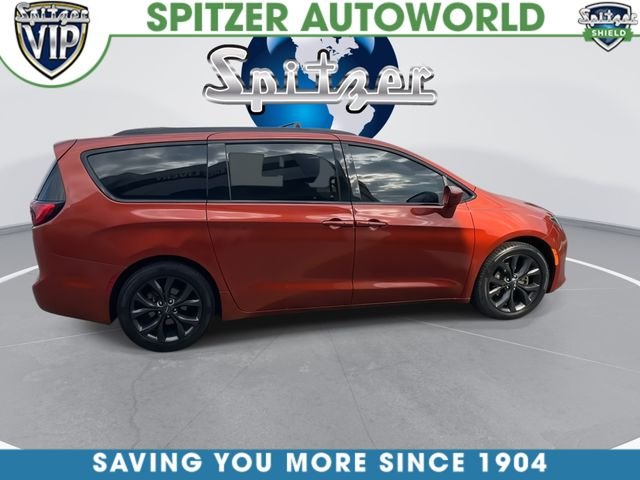 Used 2018 Brown Chrysler Touring Plus image 9