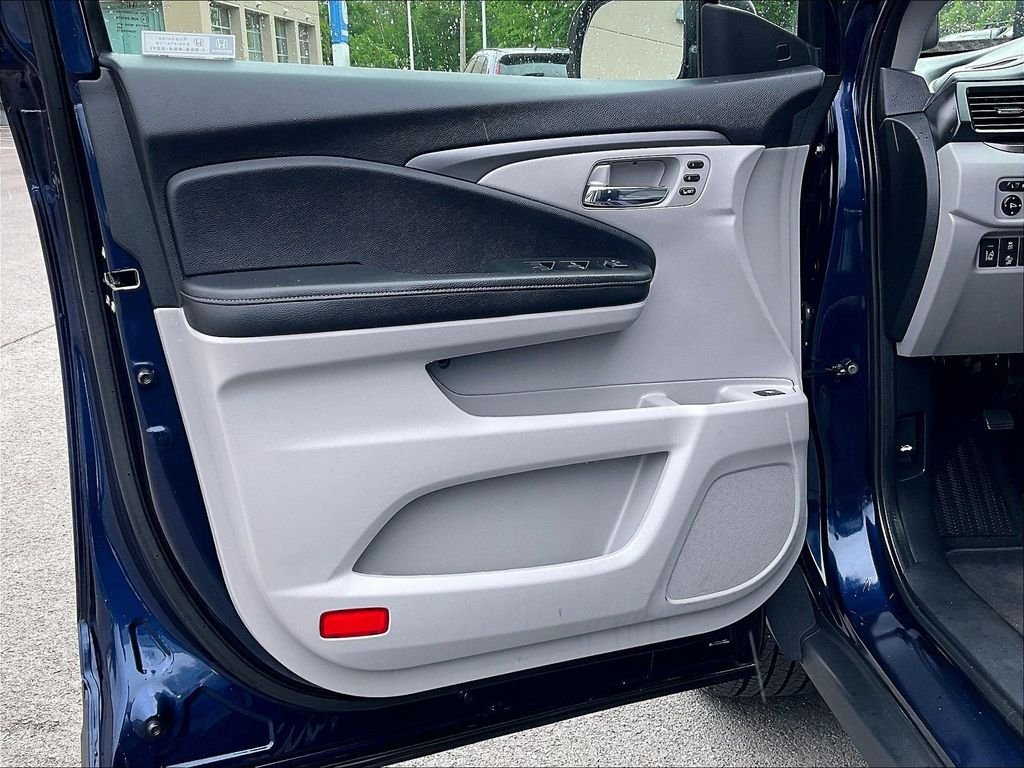Used 2023 Blue Honda RTL image 9