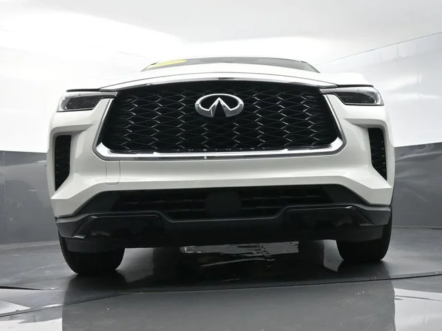 Used 2024 White INFINITI PURE image 47