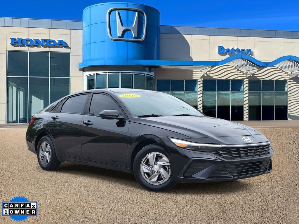 Used 2024 Black Hyundai SE image 1