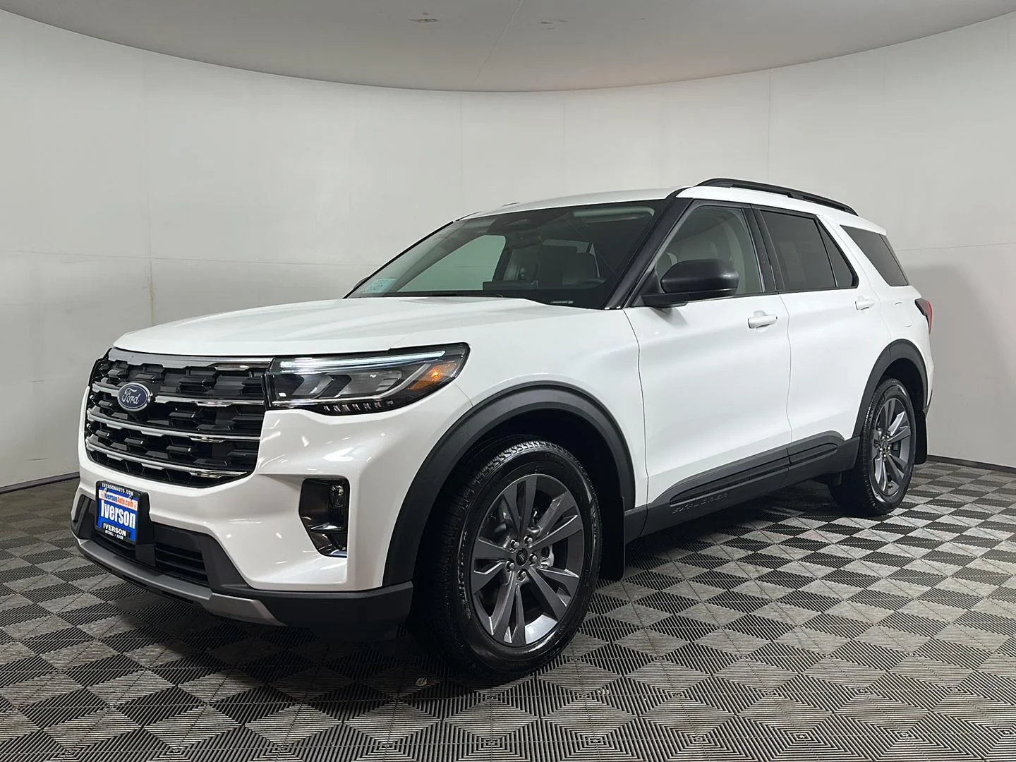 New 2026 Star White Metallic Tri-Coat Ford Active image 4