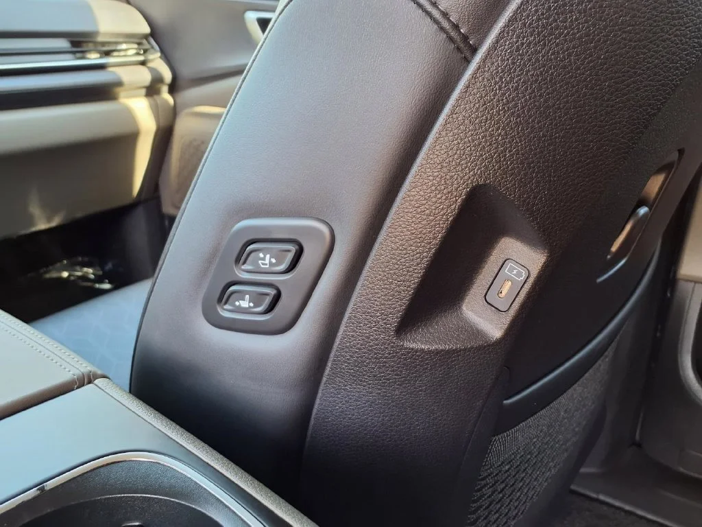 2025 Kia Carnival EX - Photo 15