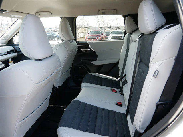 New 2026 White Diamond Mitsubishi SE image 5