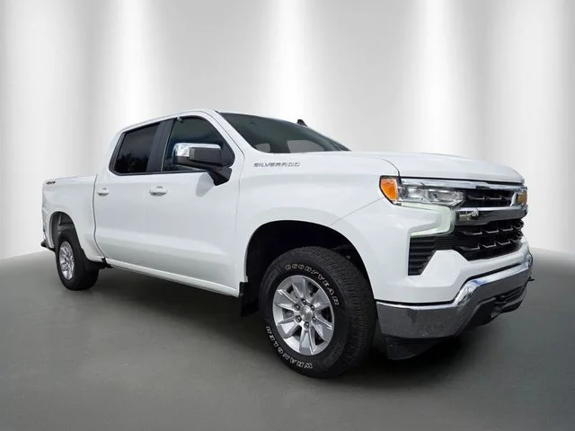 Used 2025 Summit White Chevrolet LT image 7