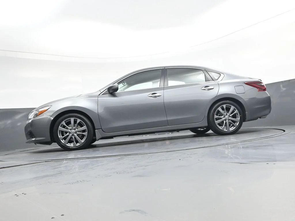 Used 2018 Gray Nissan 2.5 SR image 38
