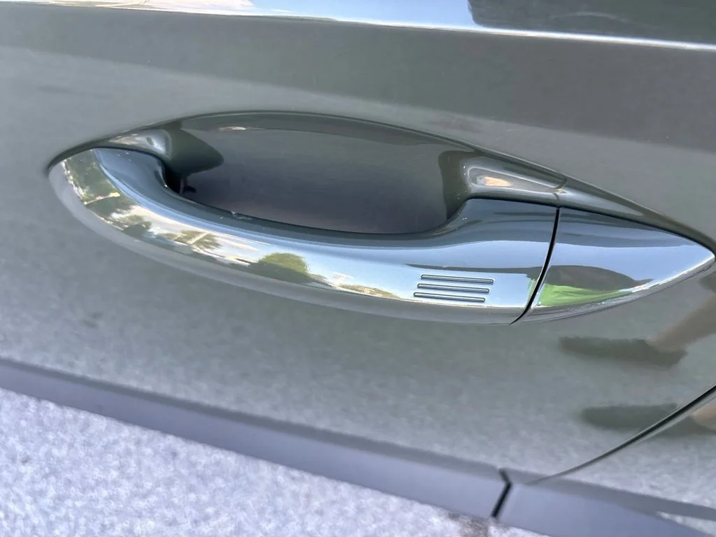 Used 2025 Green Hyundai SEL image 22