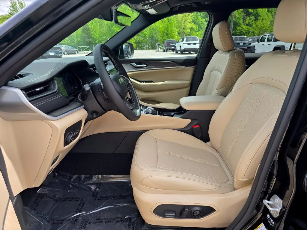 New 2026 Black Jeep Limited image 4