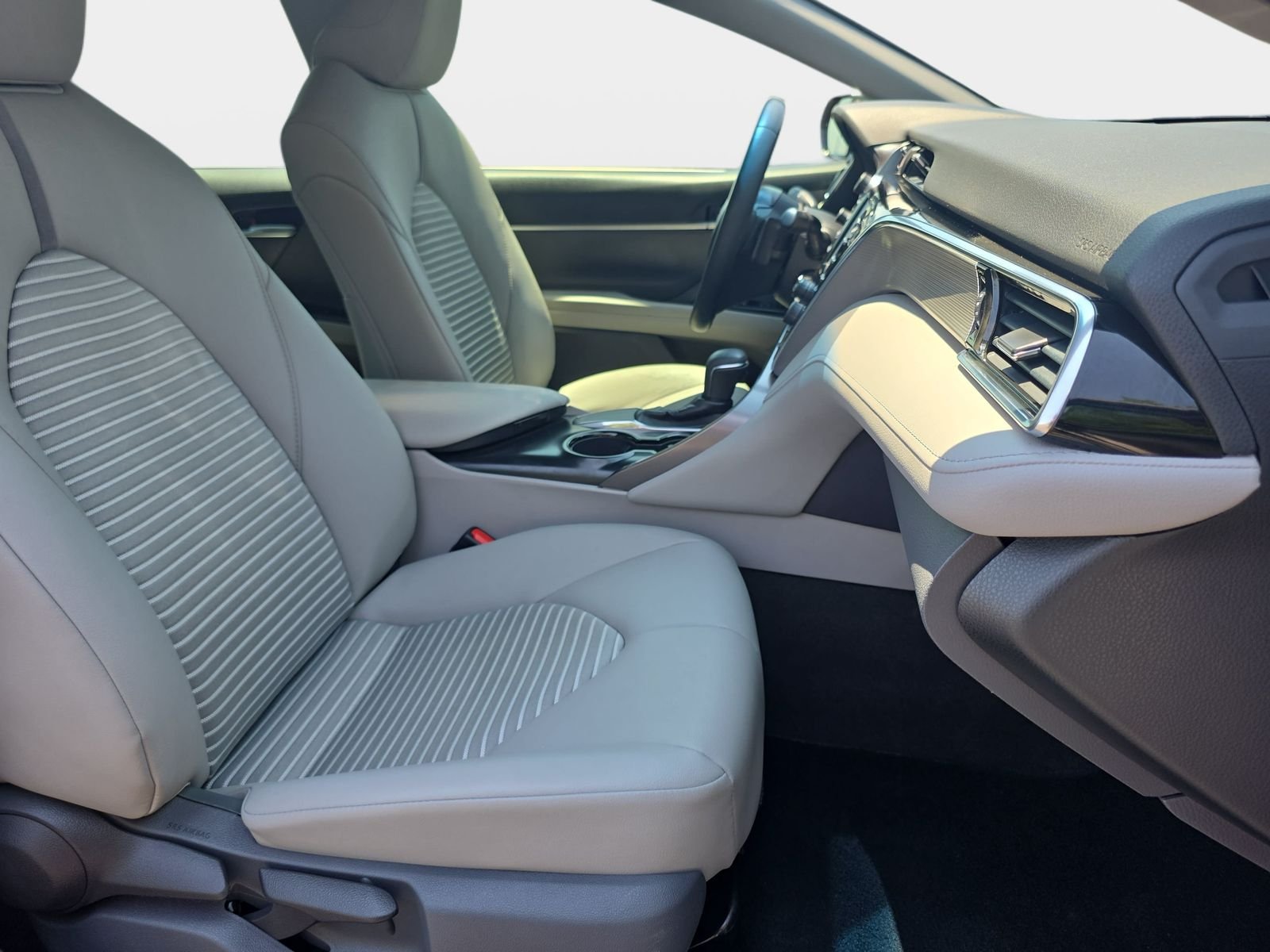 Used 2018 Blue Toyota SE image 10