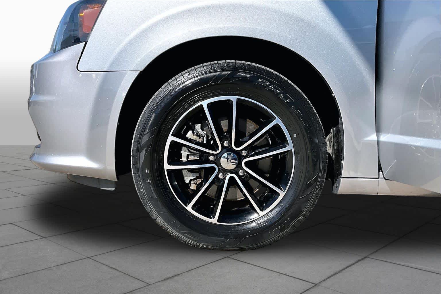 Used 2019 Billet Clearcoat Dodge SE Plus image 11