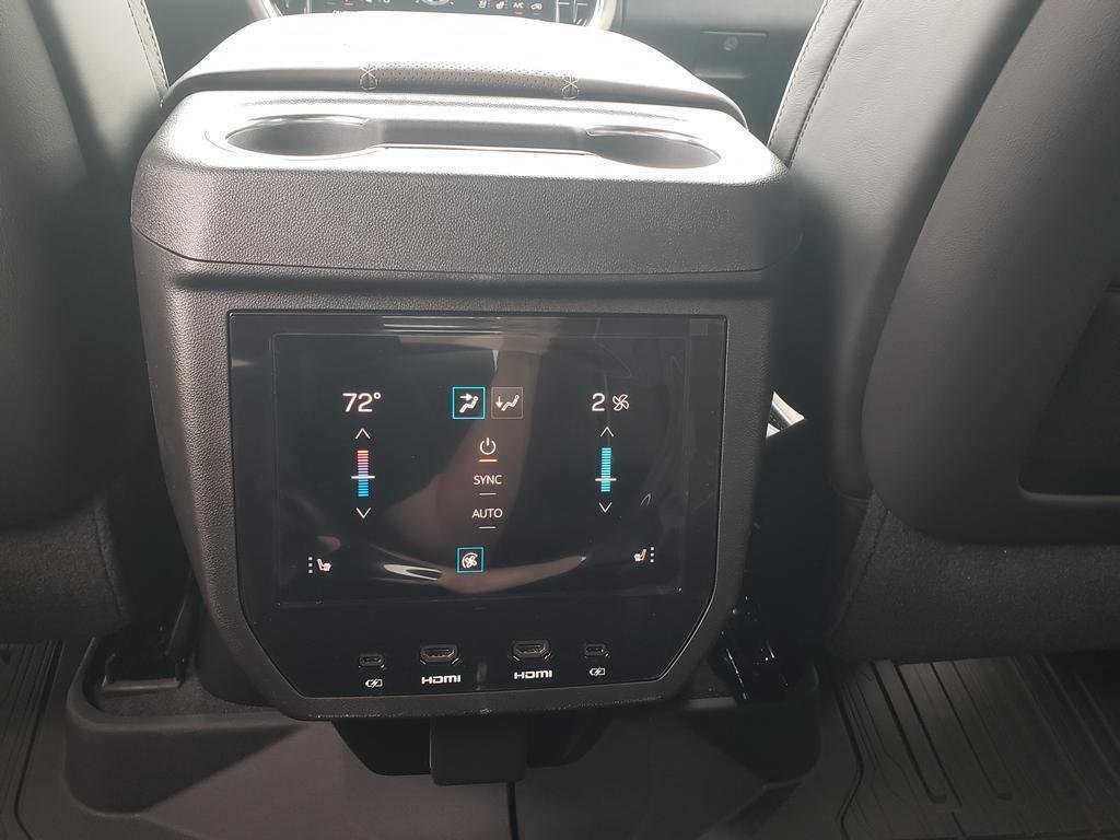 2026 GMC Yukon Denali Ultimate - Photo 17