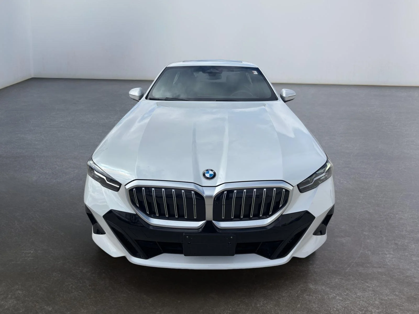 Used 2026 Mineral White Metallic BMW 530i xDrive image 10