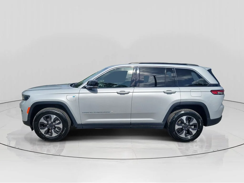 Used 2024 Silver Jeep 4xe image 4