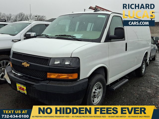 2025 Chevrolet Express Cargo WT