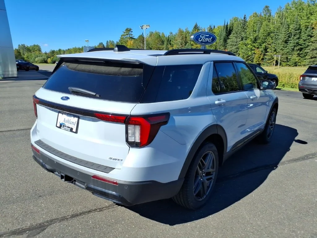2026 Ford Explorer ST-Line - Photo 7