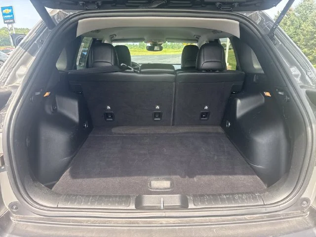 Used 2023 Gray Jeep Altitude Lux 4x4 image 28