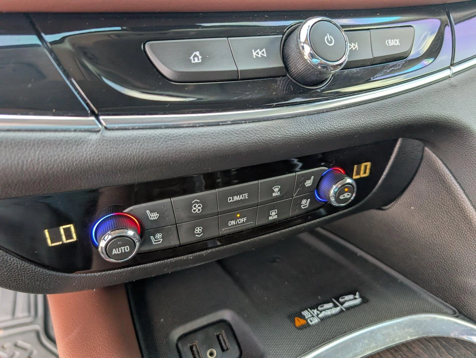 Used 2018 Includes Satin Nickel lower exterior accent color. Buick Avenir image 19