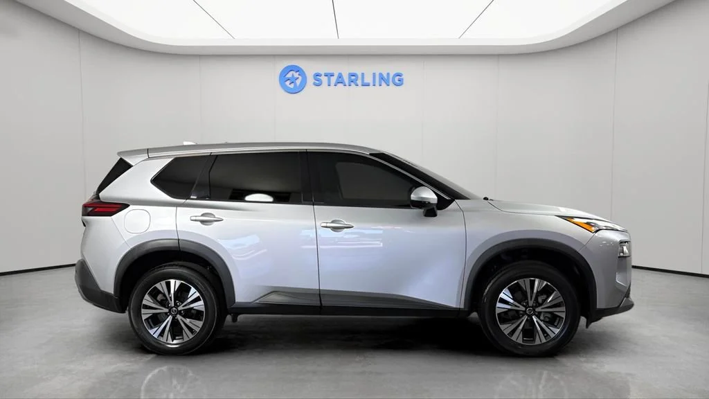 Used 2021 Silver Nissan SV FWD image 11