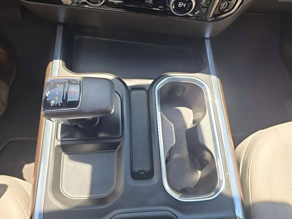 Used 2022  GMC SLT image 18