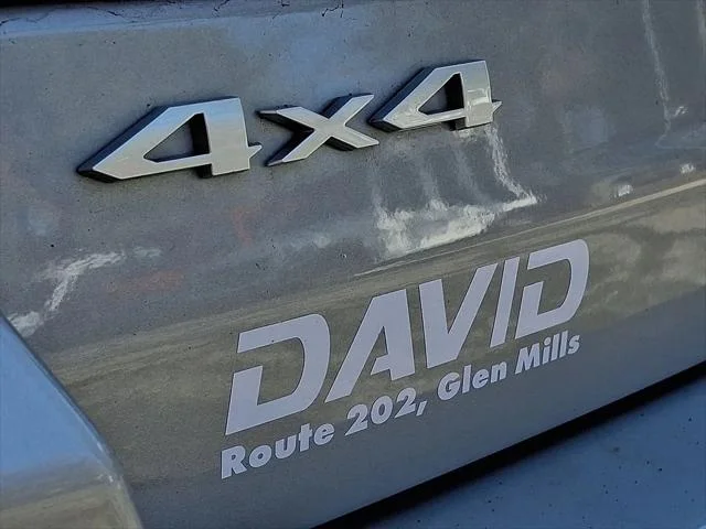 New 2025 Silver Zynith Exterior Paint Jeep Laredo X image 19