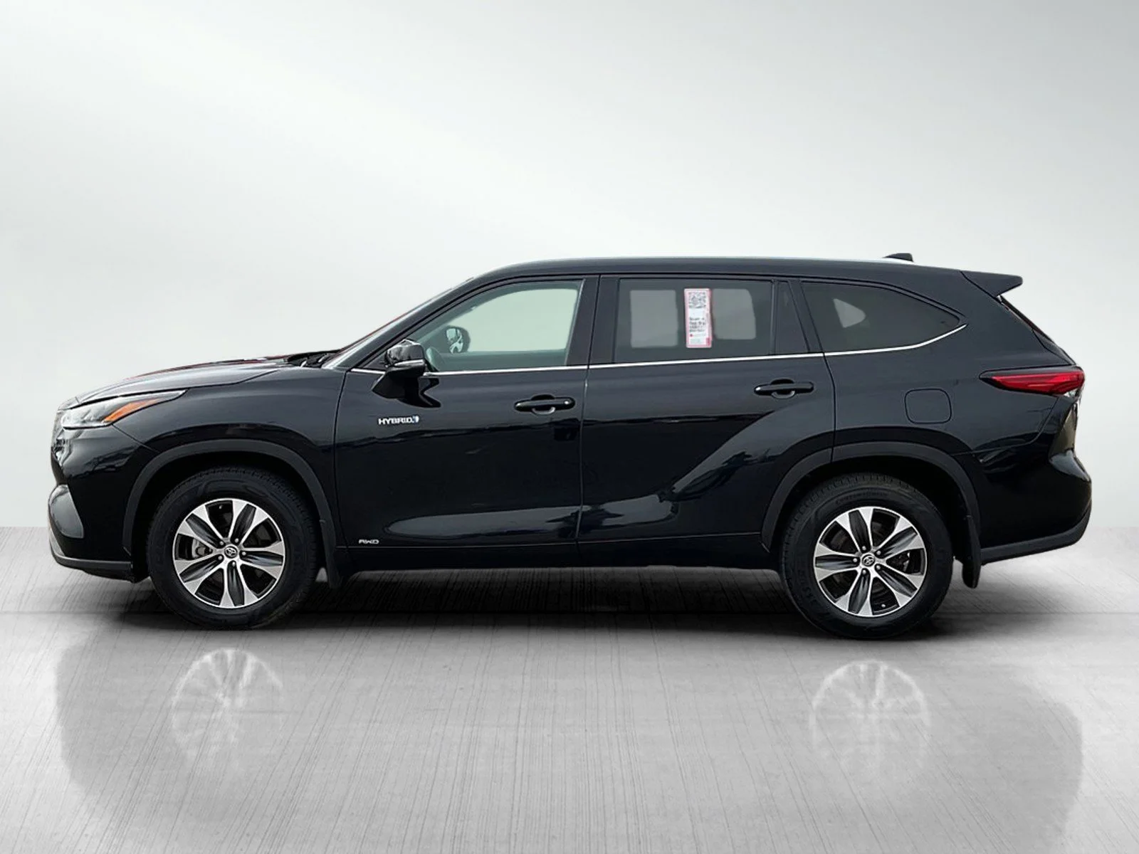 Used 2021 Toyota Highlander XLE with VIN 5TDGBRCH3MS533736 for sale in Brainerd, Minnesota