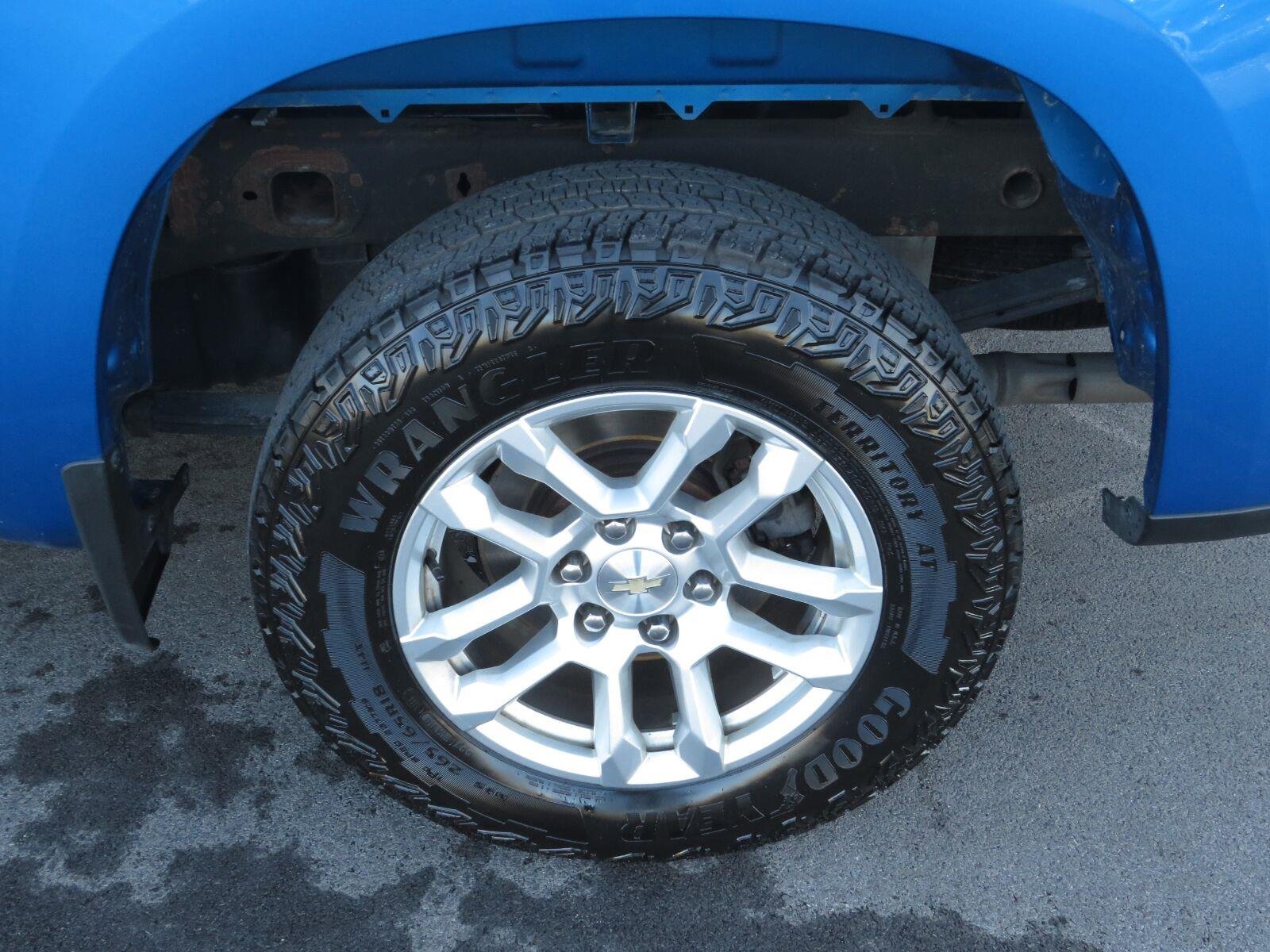 Used 2022 Glacier Blue Metallic Chevrolet LT image 17