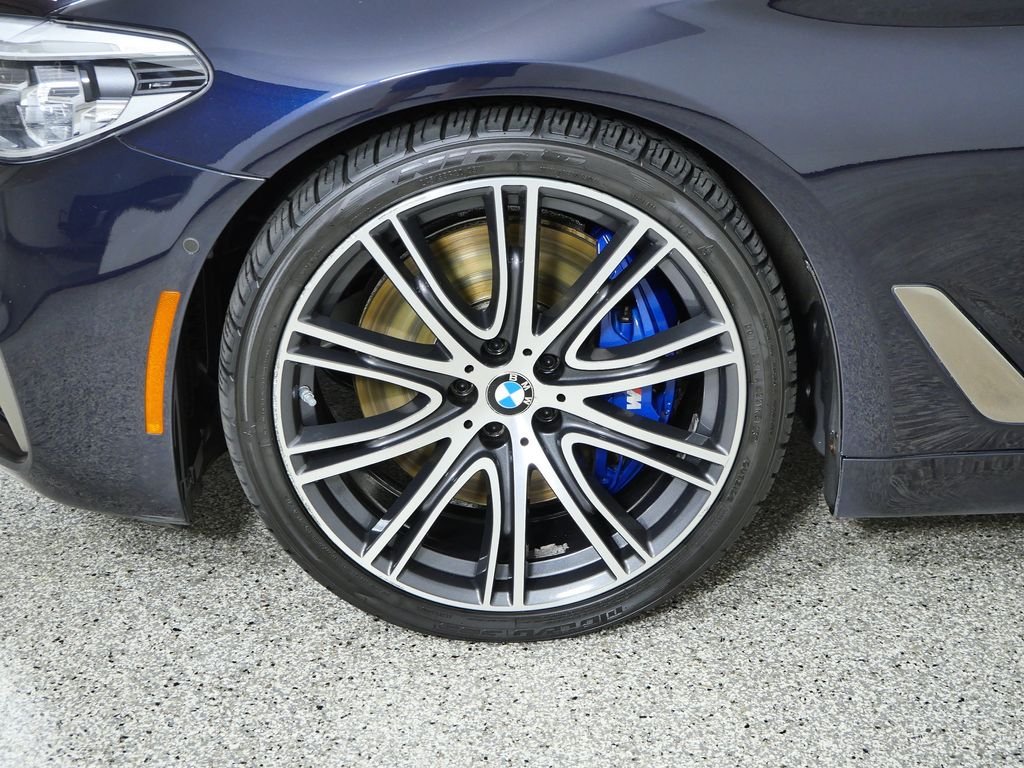 Used 2018 Carbon Black Metallic BMW M550i xDrive image 18