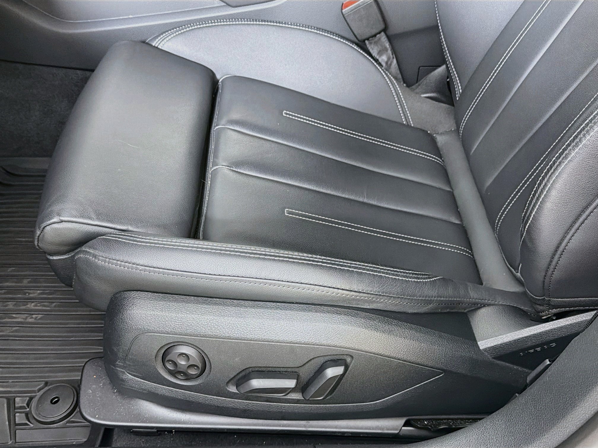 Used 2024 Daytona Gray Pearl Effect Audi S line Premium Plus image 20