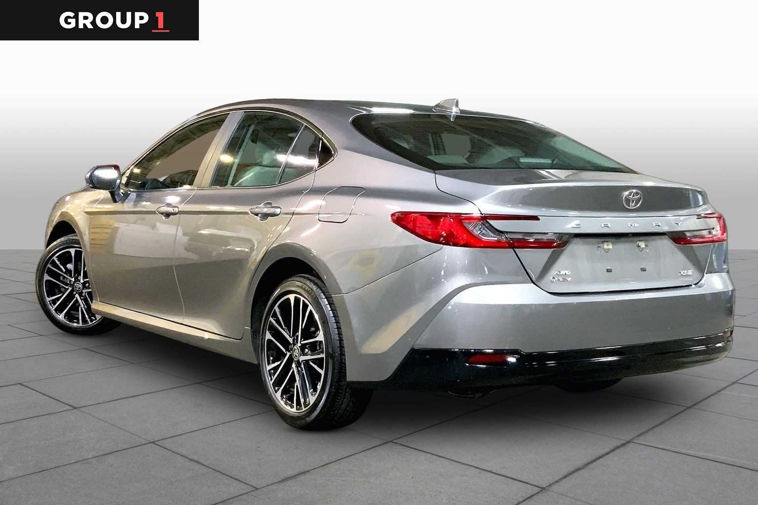 Used 2025 Heavy Metal Toyota XLE image 12