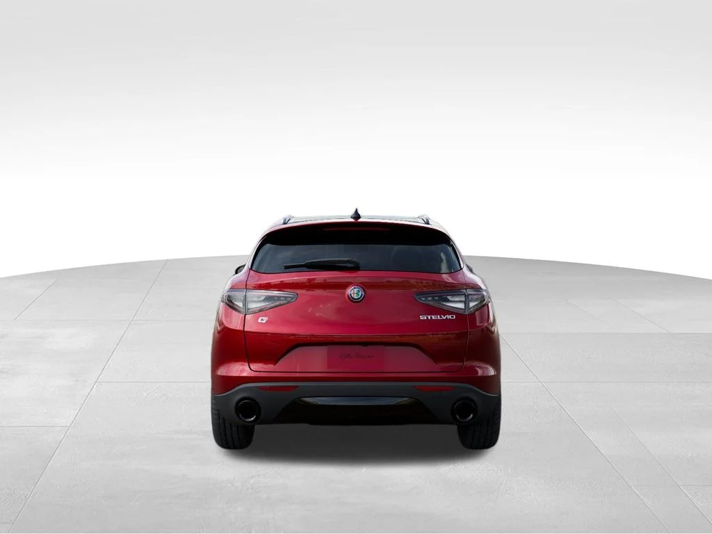 New 2025 Red Alfa Romeo Base image 8