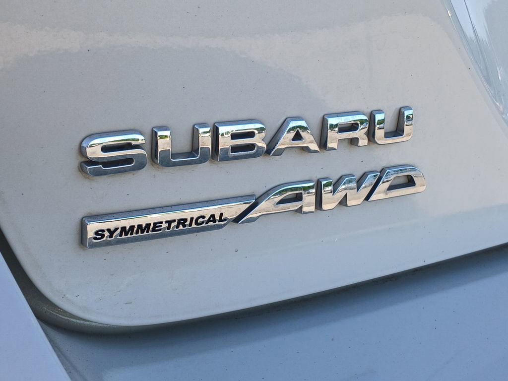 Used 2024 White Subaru  image 31