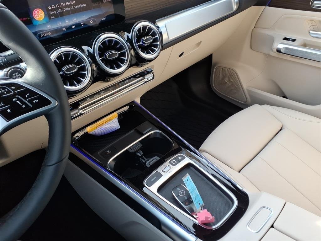 New 2026 BLACK Mercedes-Benz GLB 250 image 18