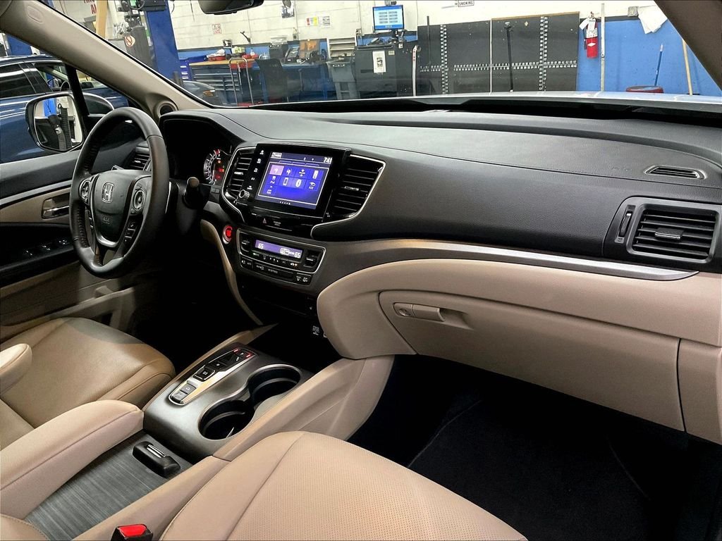 Used 2023 Platinum White Pearl Honda RTL image 14