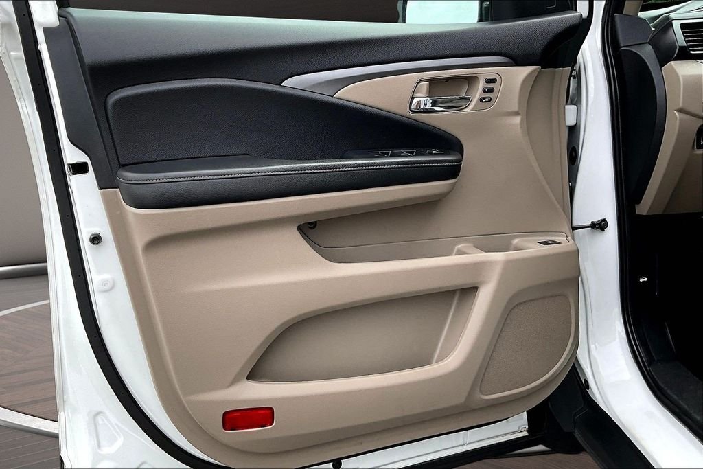 Used 2023 White Honda RTL image 24