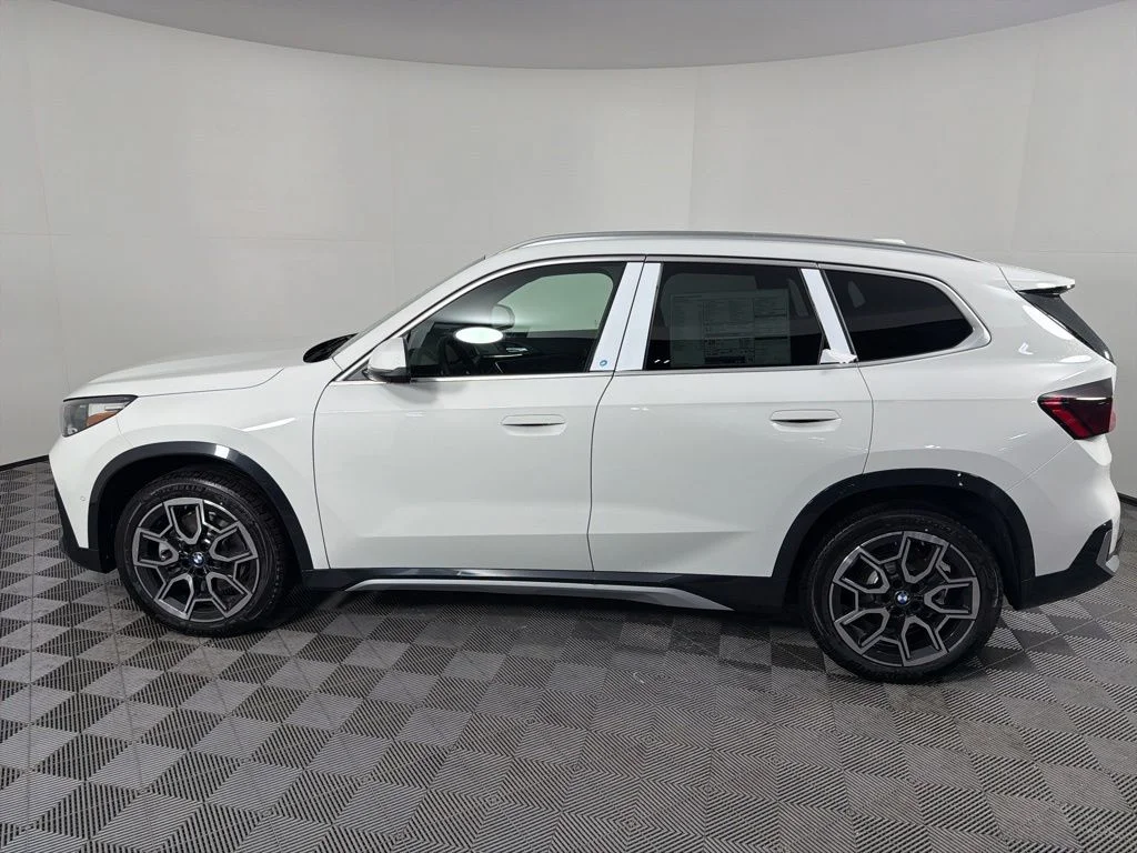 Used 2026 Alpine White BMW xDrive28i image 8
