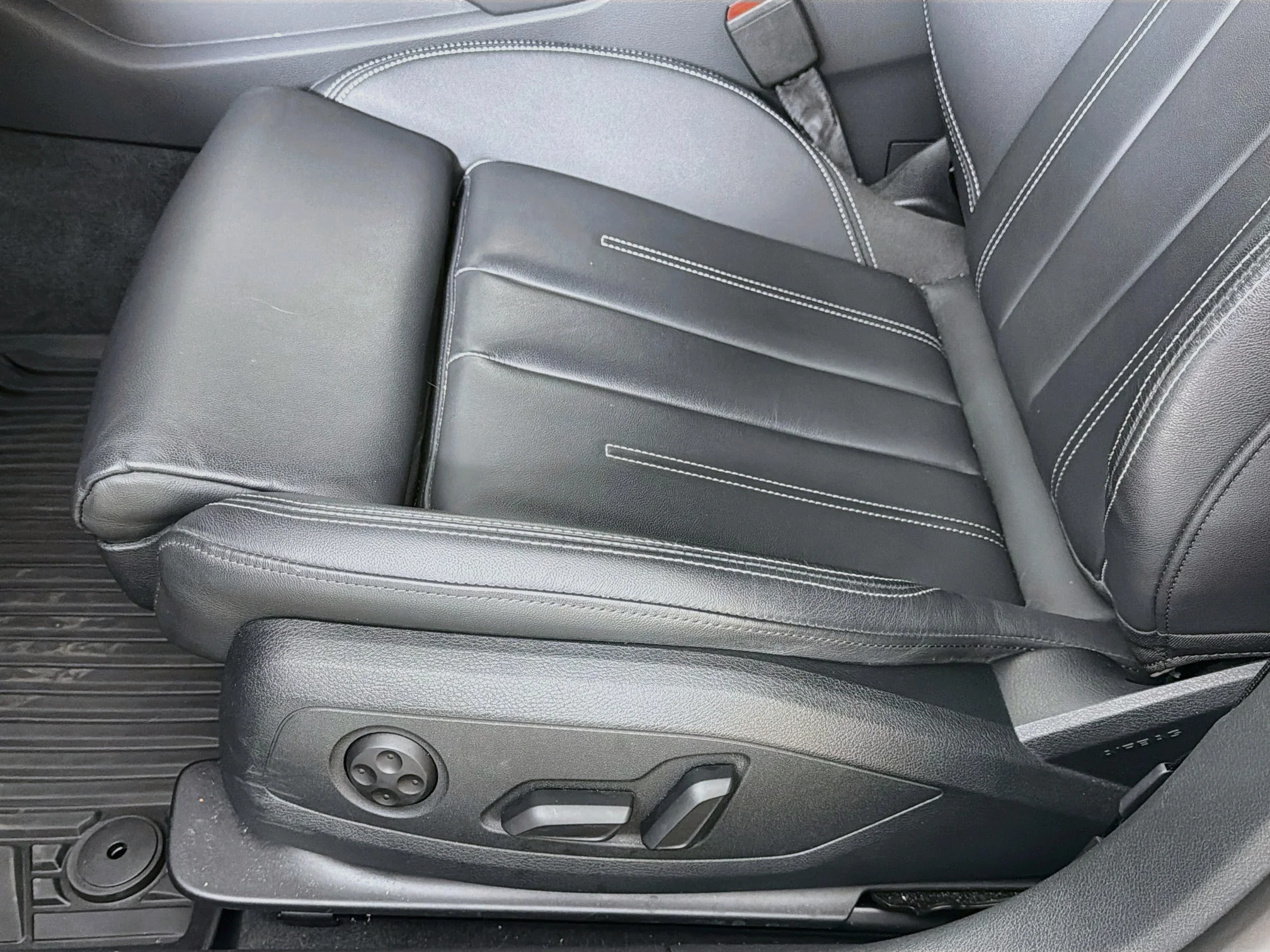 Used 2024 Daytona Gray Pearl Effect Audi S line Premium Plus image 20