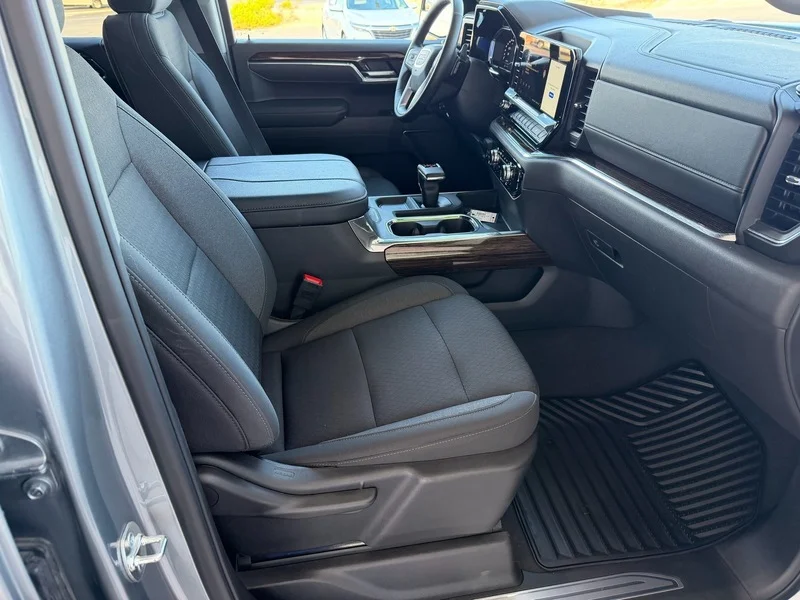 Used 2025 Sterling Metallic GMC Elevation image 19