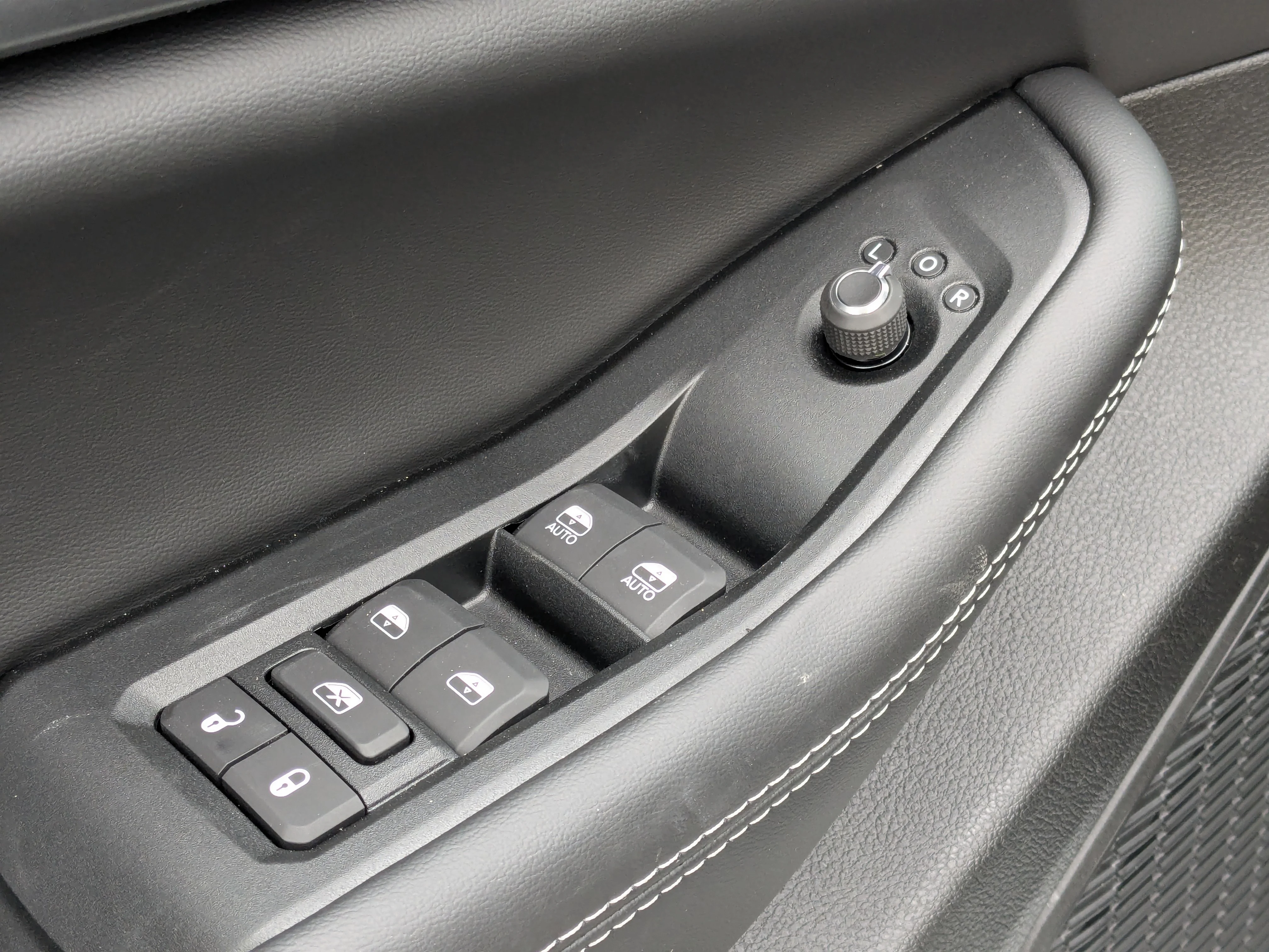 New 2025 White Jeep Laredo - - HEATED SEATS & STEERING - ADAPTIVE CRUISE - LED LIGHTING & TONS MORE! image 13