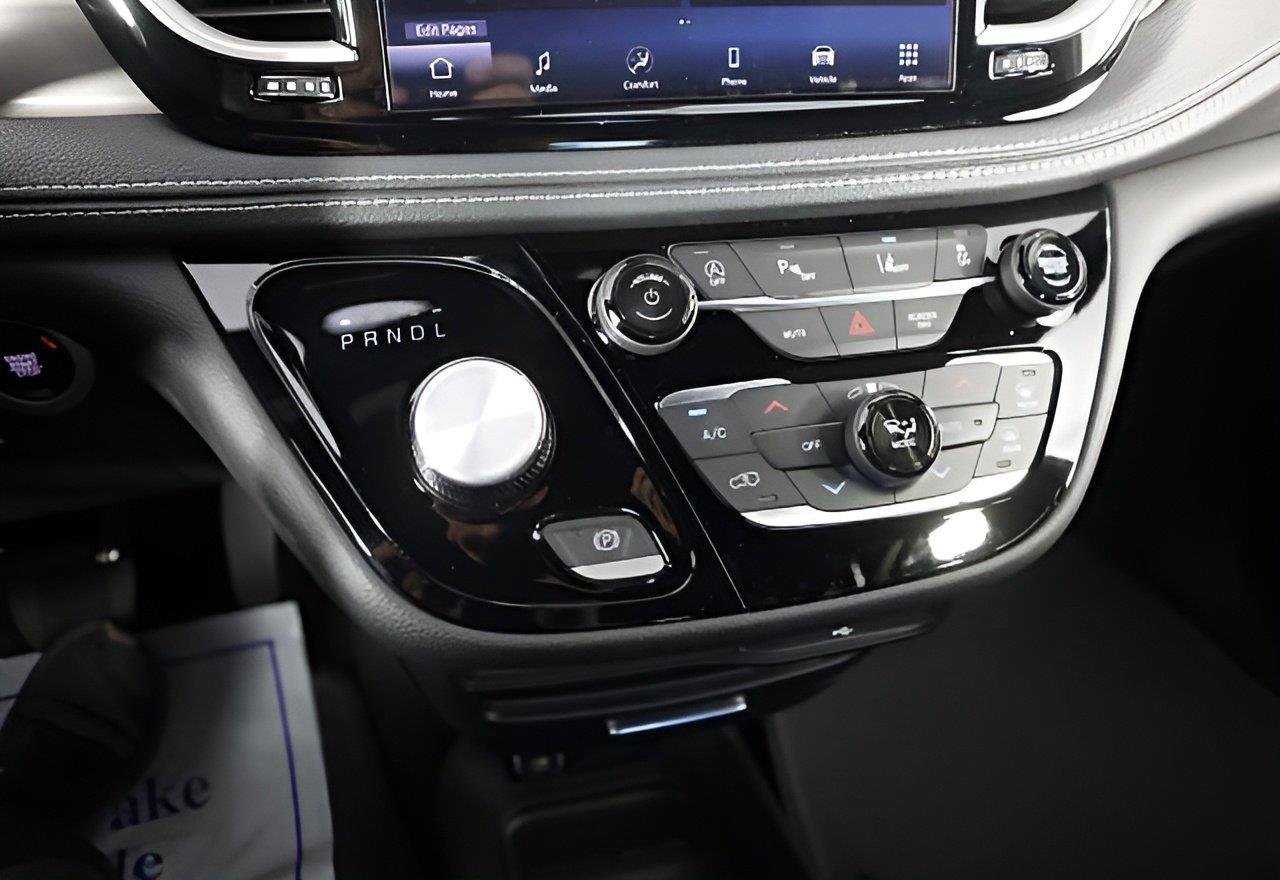 2026 Chrysler Pacifica Select - Photo 15
