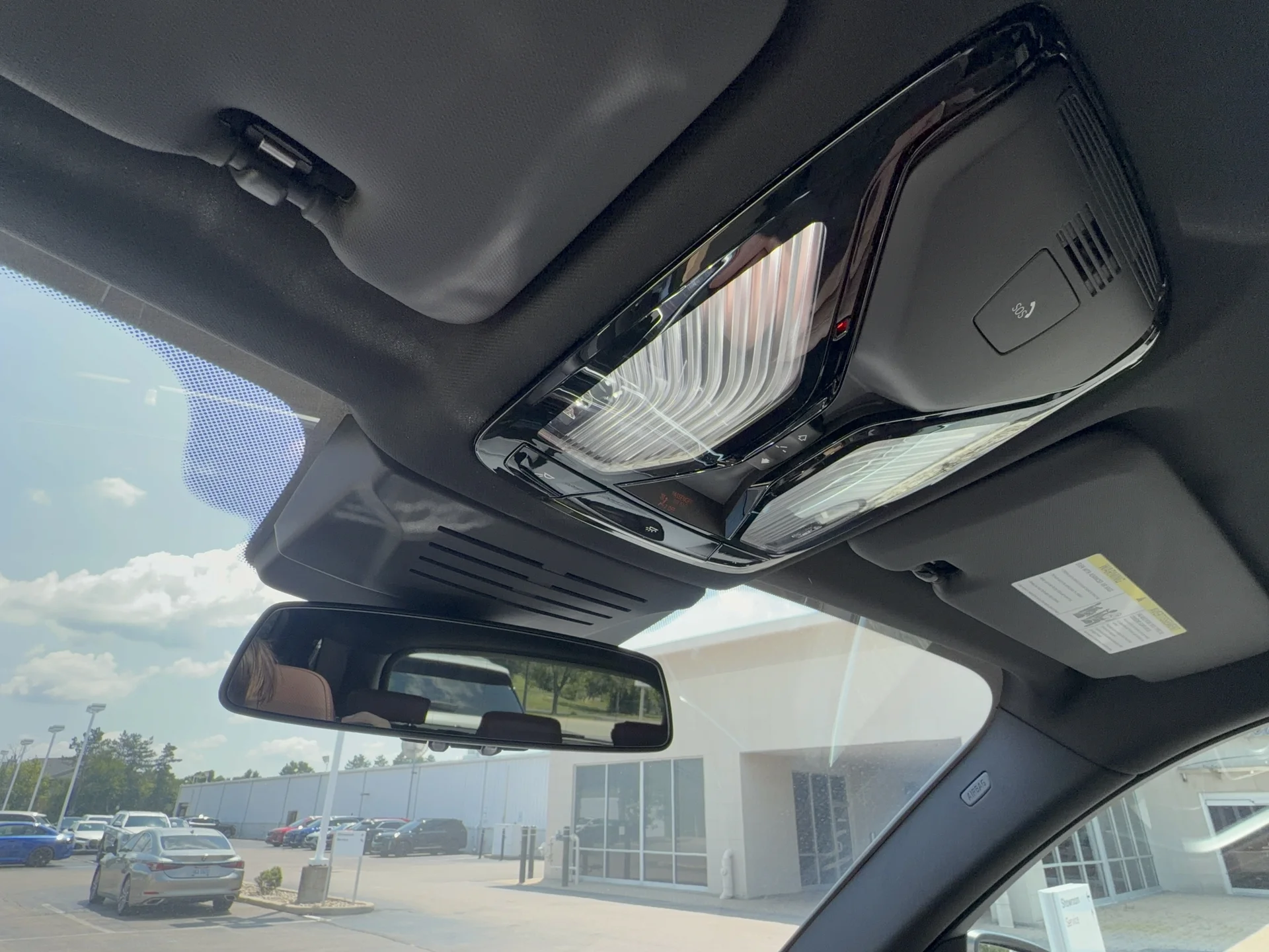 New 2026 Dravit Grey Metallic BMW xDrive50e image 23
